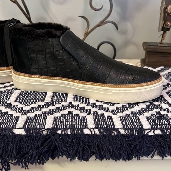 NWT TOMS Croc Embossed Leather And Faux Fur Paxton Slip Ons - Picture 8 of 13